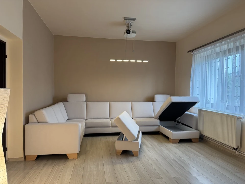 Světlá sestava – úložné prostory · u zákazníka