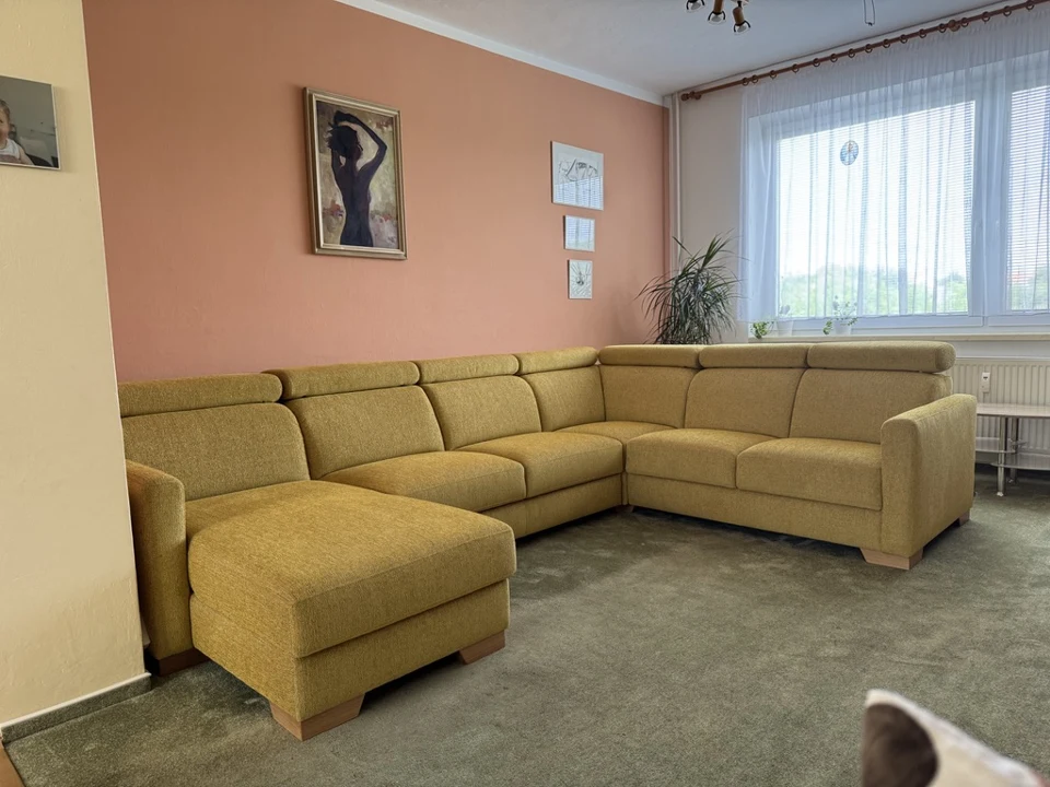 Hořčicová sestava do U · u zákazníka