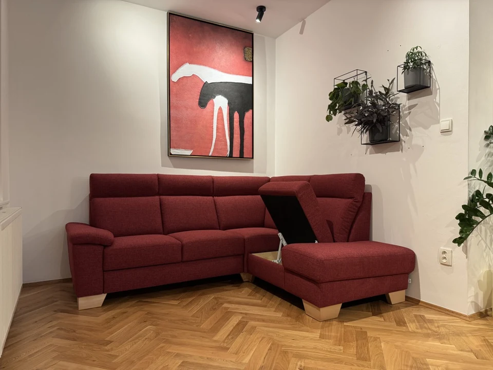 Vínová sedačka – úložný prostor · u zákazníka